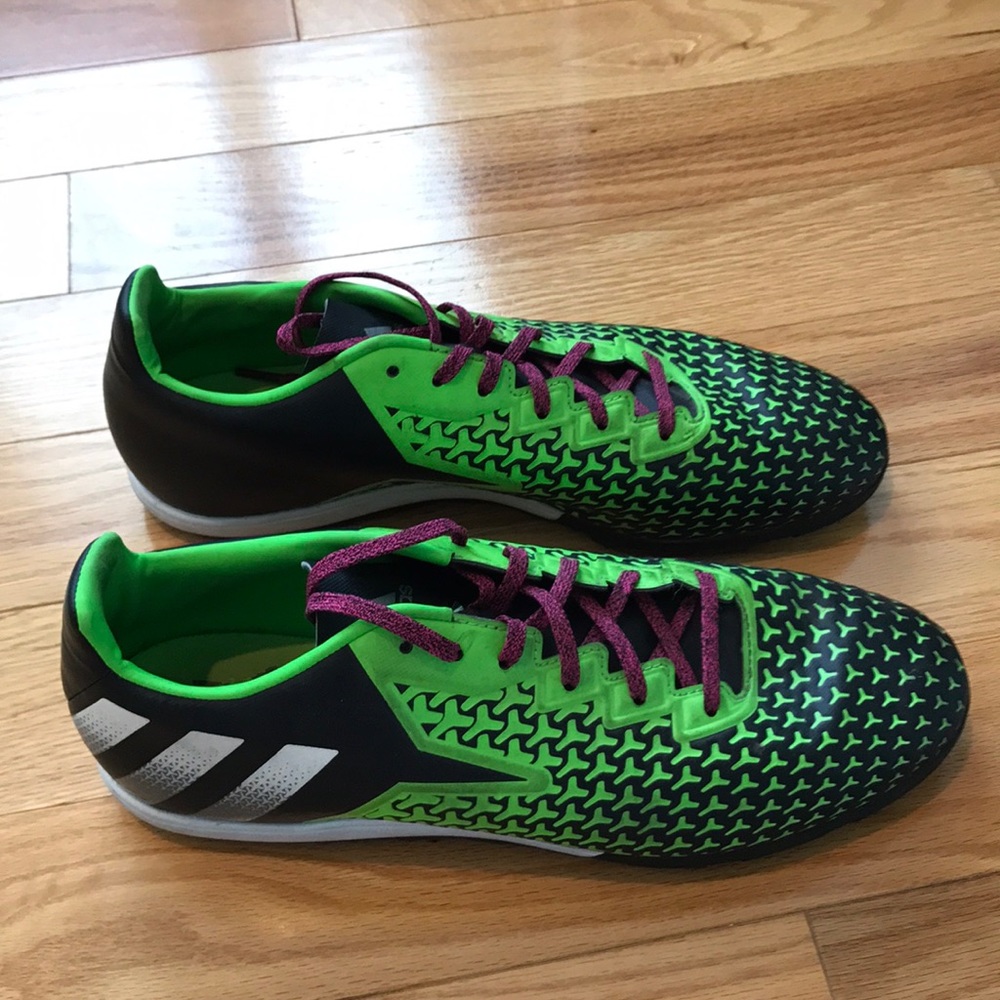 Adidas Men's indoor soccer shoes Size 9